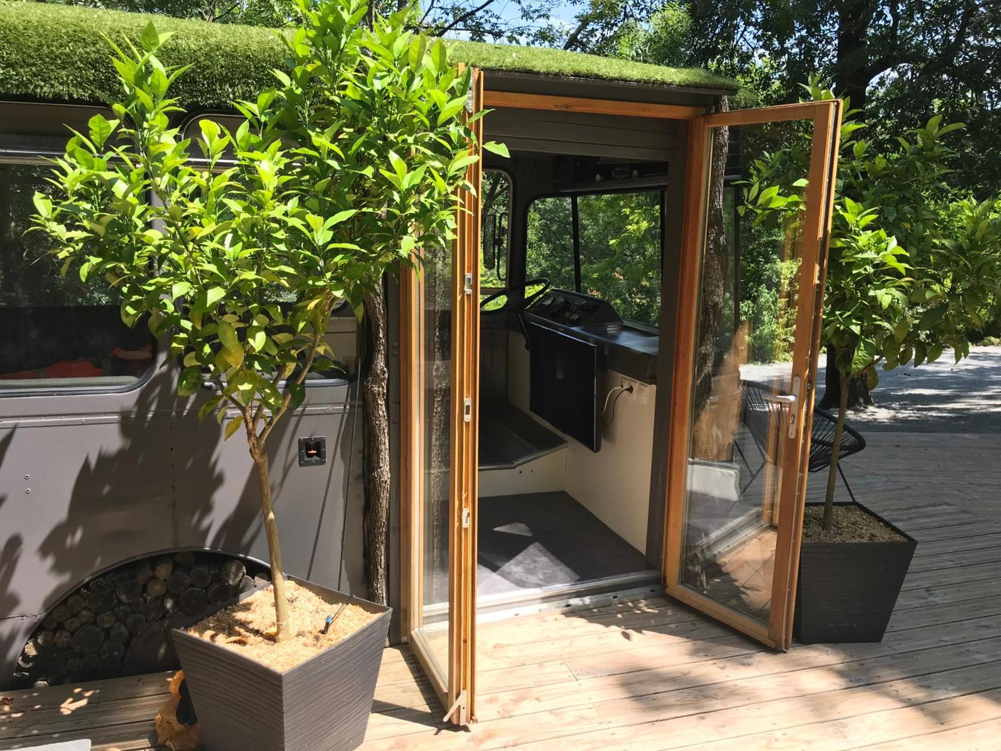 Bus Atypique Au Bord Du Canal Du Midi Et Au Coeur D'Une Foret 2 Chambres Villepinte  Екстериор снимка