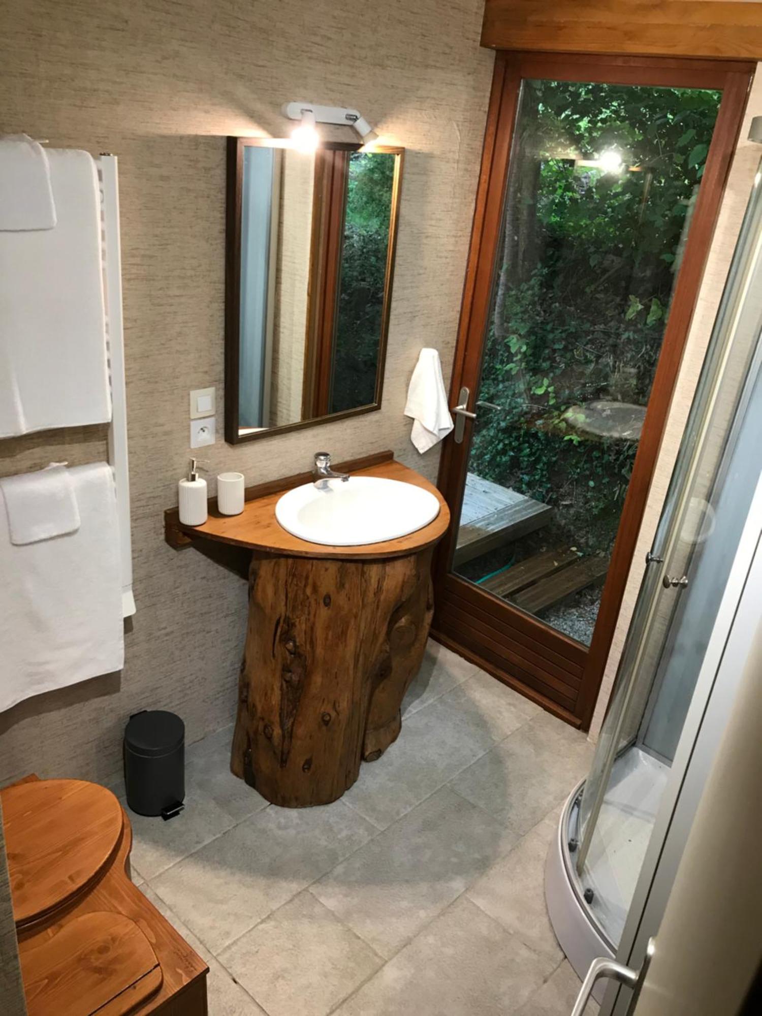 Bus Atypique Au Bord Du Canal Du Midi Et Au Coeur D'Une Foret 2 Chambres Villepinte  Екстериор снимка