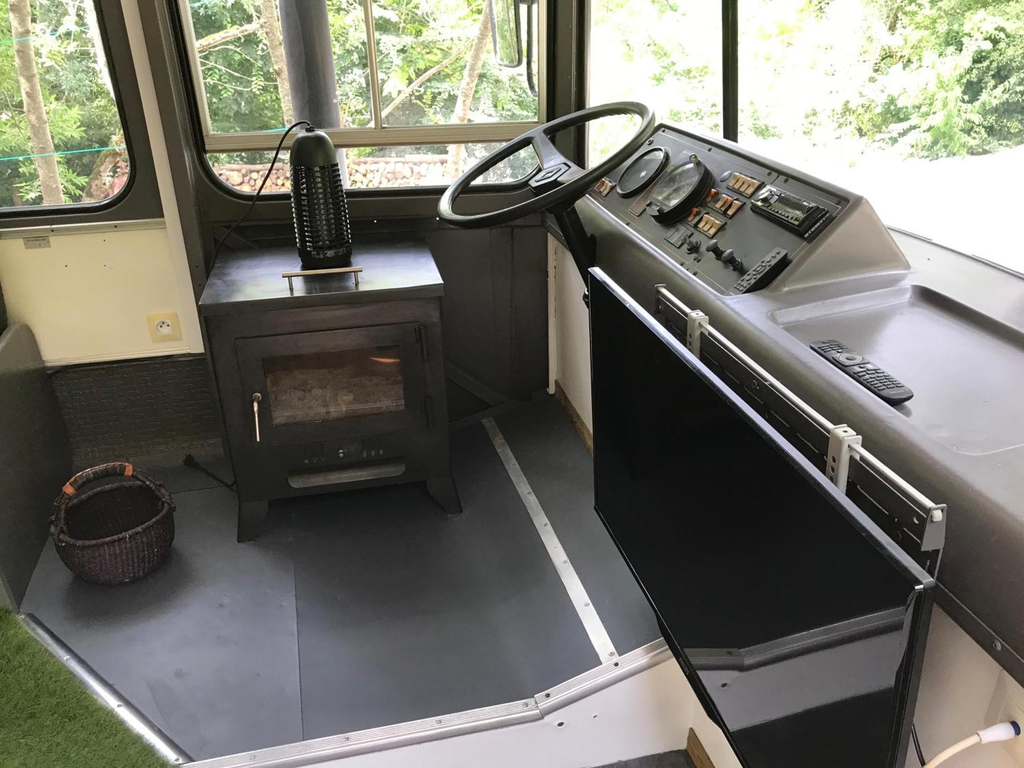 Bus Atypique Au Bord Du Canal Du Midi Et Au Coeur D'Une Foret 2 Chambres Villepinte  Екстериор снимка